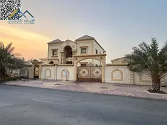 Beautiful villa with spacious areas and a prime location