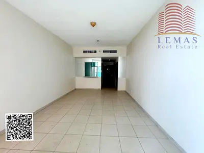 قة واسعة مكونة من غرفة نوم واحدة ومطبخ مفتوح وموقف سيارات متاحة للبيع في أبراج عجمان وان