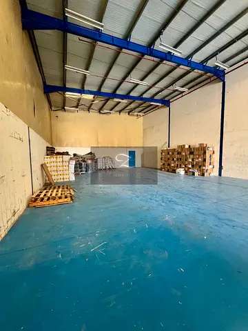 Warehouse available for annual rent in Sharjah / Al Sajaa