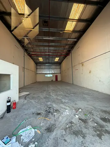 مستودعات للإيجار - المنطقة الصناعية ١٨، الشارقة  حمام واحد  فرصة رائعة لإطلاق أو توسيع أعمالك في موقع صناعي مميز!