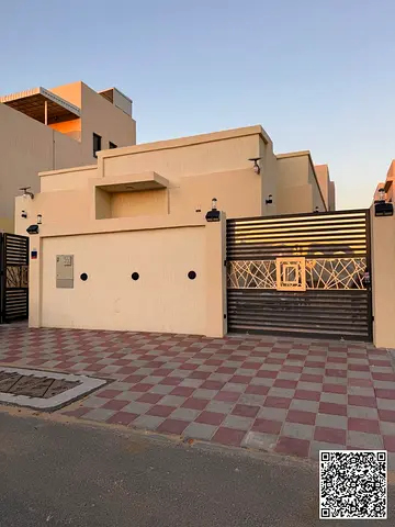 فيلا واسعة شبه مفروشة للإيجار، ثلاث غرف نوم