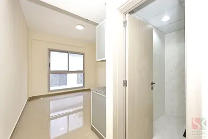 One Month Rent Free-Studio Flat Available -Near Metro