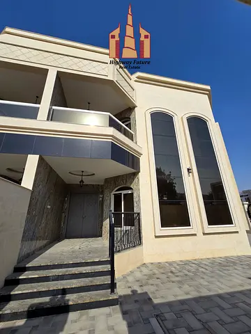 Like new luxury modern 3 bedroom villa hall Majlis Maid room balcony central ac parking 140k