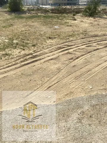 أراضي صناعية للبيع في مركز الصجعة الصناعي بموقع استراتيجي قريب من شارع الإمارات، ضمن مخطط منظم ببنية تحتية متكاملة وشوارع أسفلت بعروض متعددة تصل إلى 3