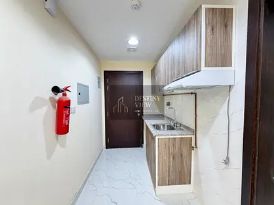 BRAND NEW // LAVISH STUDIO // WITH SEPARATE KITCHEN