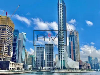 Waterfront Living | Prime Location | Luxurious