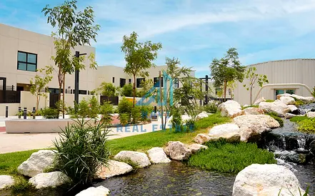 🌳🏠 منزل تاون هاوس واسع وأنيق في منطقة سكنية آمنة وراقية