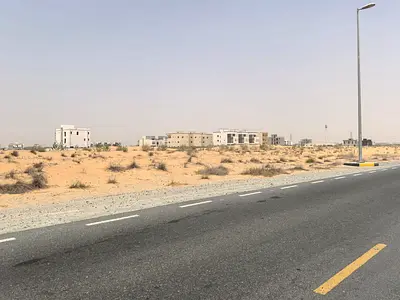 للبيع ارض في منطقة الطي شرق تصريح بناء 2 فيله