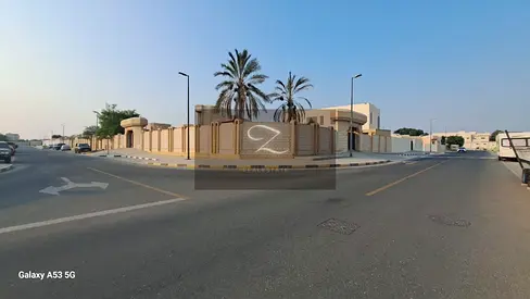 🏡 للبيع فيلا طابق ارضي في الشارقة / الطرفا  📍 الموقع: مميز جدًا زاوية على شارعين قار، قريبة من الشارع العام وشارع الشيخ محمد بن زايد