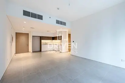 Large Layout New Apartment with Free Chiller