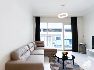 Modern 1BHK at Regent Court with Balcony- ALL BILLS Inc. + FREE Parking & Wifi