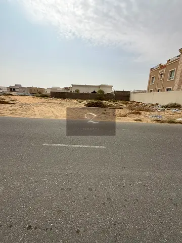 � فرصة استثمارية – أرض للبيع في الشارقة / الحوشي 🔥  امتلك أرض في موقع استراتيجي ومطلوب جداً بالقرب من أهم الشوارع والخدمات.