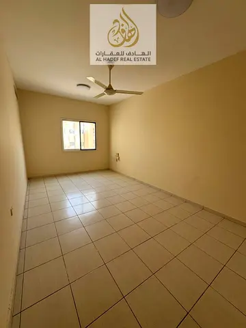 الايجار سنوي في بعجمان منطقة النعيميه 2جنب اسطنبول ماركت و لولوء خليج و السفر مول  غرفتين وصاله منفصل تكيف مركزي 2 حمام الغرفه ماستر  مع بلكونه  مطبخ