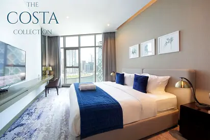 Available Now!| Contemporary Studio I Captivating Canal views