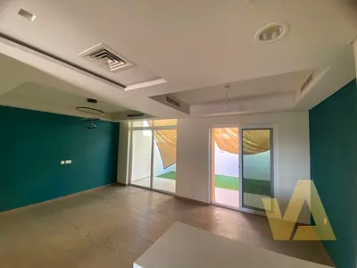 VACANT | BRIGHT AND SPACIOUS |