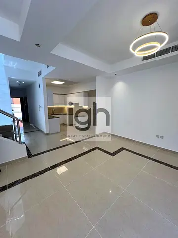 Spacious 5BR Villa for Rent | Maid’s Room | Vacant