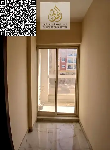 شقة غرفة وصالة منعزلة 2 حمام مع بلكونة وخزائن بالحائط تاني ساكن مساحة واسعة جدا بالجرف 3 علي شارع الرئيسي قريب علي السوق الصيني ومركز القبائل للتخفيضا