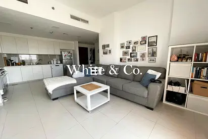 Unfurnished |Bright | Available 1st of Feb