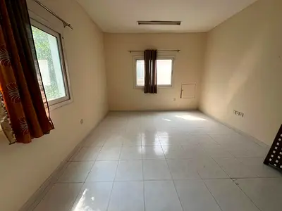 Lavish studio good building near muwailah bus stop rent 20k
