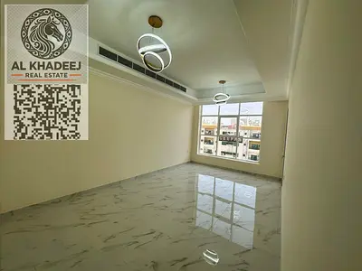 شقة واسعة للإيجار السنوي بعجمان في منطقة النعيمية قرب أسواق الإمارات وشارع الاتحاد، غرفتين وصالة مع 2 حمام وبلكونة، سعر 47000 مع شهر وباركن مجاني