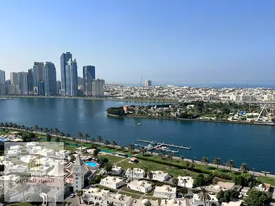 شقة دوبلكس للبيع في المجاز 1 بمساحة 4,375 قدم مربع، 4 غرف نوم ماستر، إطلالة على بحيرة خالد، موقف سيارات لشخصين ومرافق كاملة