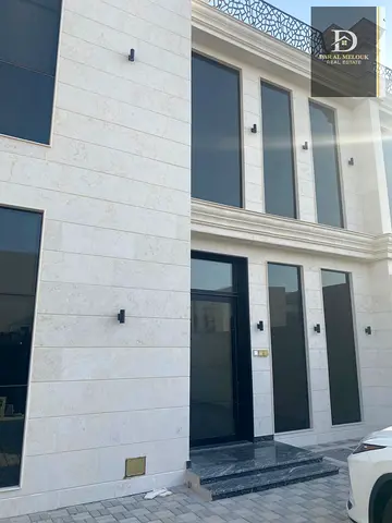 للايجار فى الشارقة   منطقة الحوشى   فيلا سكنى استثمارى مساحة ٥٠٠٠ قدم