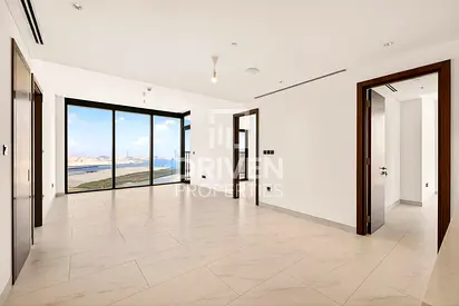 Highest Floor | Spacious Unit | Downtown Views
