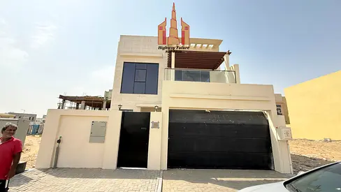 Spacious 3 Master Bedroom Villa | Maid Room | 5 Washrooms | Prime Location | Al Talal City