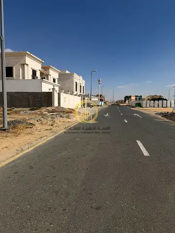 للبيع ارض سكني في منطقه الحوشي ضاخيه البديع اماره الشارقه بتصريح بناء ارضي + اول + 50 %روف  مساحه الارض 5417 قدم مربع