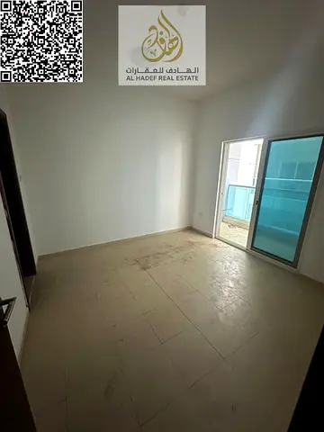 غرفه وصاله وبالكون مع  اتنين حمام ومطبخ للبيع سيتى تاور استثمار ناجح 100%