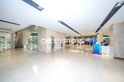 Busy Intersection, Ideal for F&B, 300 Parking
