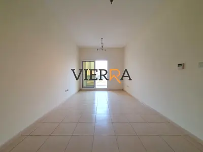 شقة واسعة بغرفة نوم واحدة | غير مفروشة | استثمار جيد