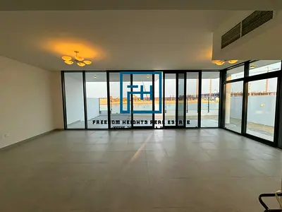 فيلا فاخرة على شاطئ البحر للبيع في مدينة الشارقة للواجهات البحرية