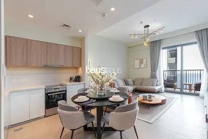 Contemporary 1 Bedroom | Pool View | Near Park