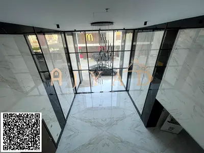للإيجار: مكتب تجاري في المويهات 3 عجمان، مساحة 59 متر مربع، قريب من شارع الشيخ عمار ومنطقة مكتنوز، موقع مميز، تشطيب عالي الجودة، قريب من الخدمات