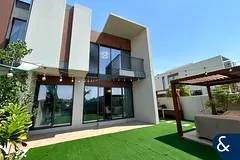 Upgraded | Single Row | Corner Unit | 3 Beds