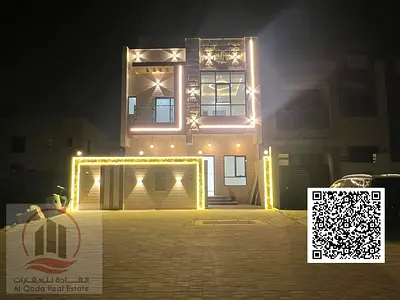 Villa with 6 bedrooms and a roof terrace, on a main street, at a special price