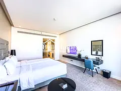 FURNISHED BRAND NEW STUDIO-PRIME LOCATION-GOLFVIEW
