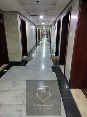فرصه ممتازه للاستثمار استديو للبيع مفروش 2باركن مساحه ممتازه 590 قدم يوجر سنوي 24 الف وشهري3400