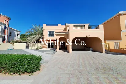 Spacious l Private Pool l Flexible Cheques