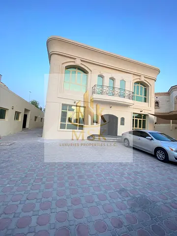 NEATLY PRESERVED | TEN BEDROOM VILLA | SERVANT BLOCK | NEAR BUSINESS BAY