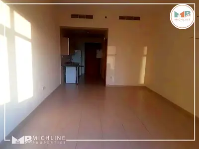 Vacant | High Floor