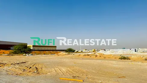 **🏭 أرض للبيع على الطريق الرئيسي بمساحة 350,000 قدم مربع في منطقة الإمارات الصناعية الحديثة، أم القيوين 🏭**
