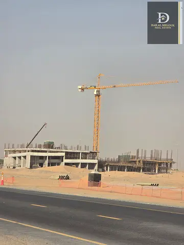 أرض زاوية مميزة في السحمه قرب شارع الإمارات العابر مقابل السيوح