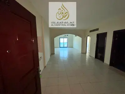 🏢 للإيجار السنوي – غرفة وصالة في الرميلة (ثاني صف من الكورنيش) – عجمان