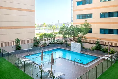 Pool View | Two plus study | Large layout | VOT