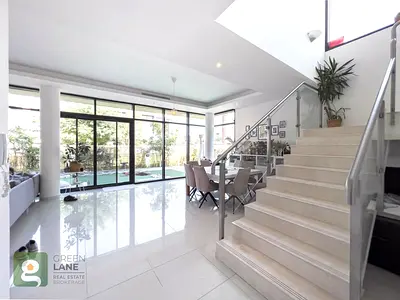Luxury 5 Bedroom Villa + Maids | Park Access