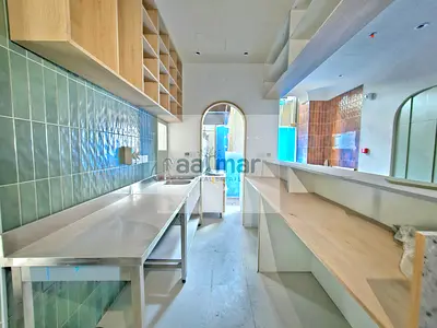Rent Negotiable In front of Bus Station Waiting Area | No Key money | Fitted Kitchen | Close to Met