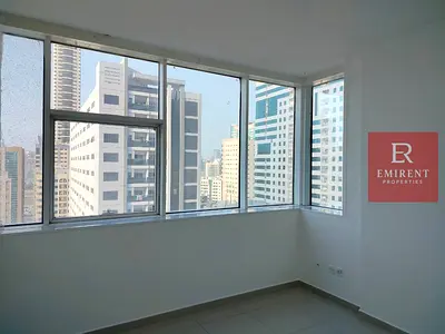 شقة بغرفة نوم واحدة | مشرقة وواسعة | بالقرب من المترو | موقف حافلات هيئة الطرق والمواصلات | مبنى عائلي | النهضة