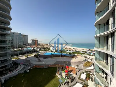 شقة غرفة وصالة بإطلالة جزئية بحر ومسبح بمينا العرب